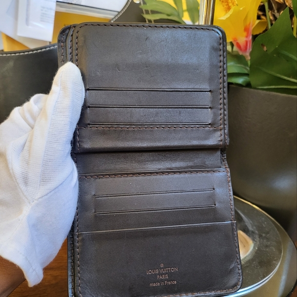 Louis Vuitton Utah Leather Men's Wallet in Dark Brown. - Picture 9 of 16